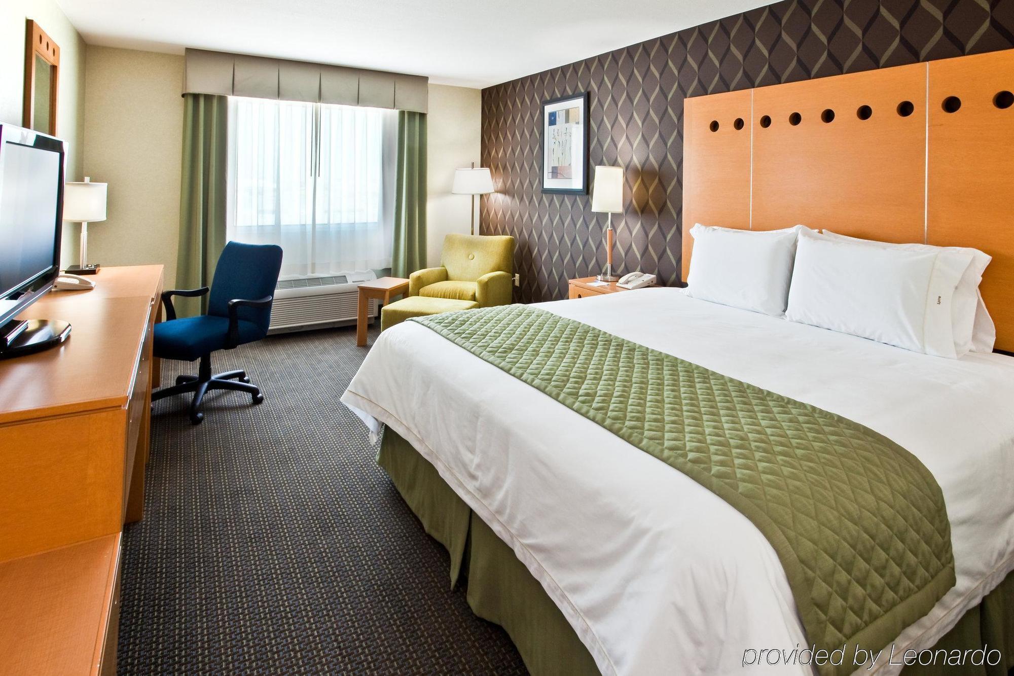 Express & Monterrey Aeropuerto By Ihg Hotel 4*