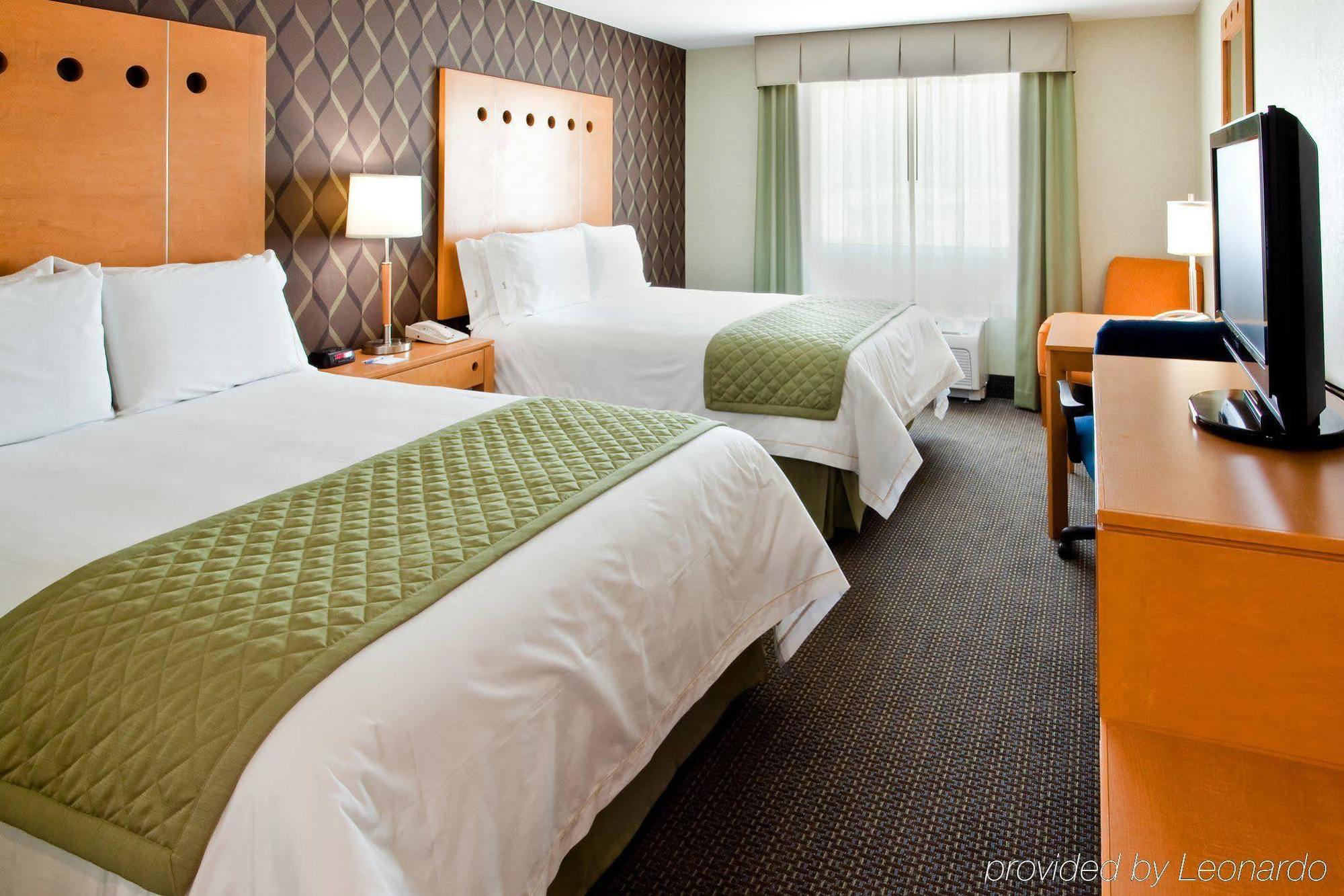 Hotel Express & Monterrey Aeropuerto By Ihg