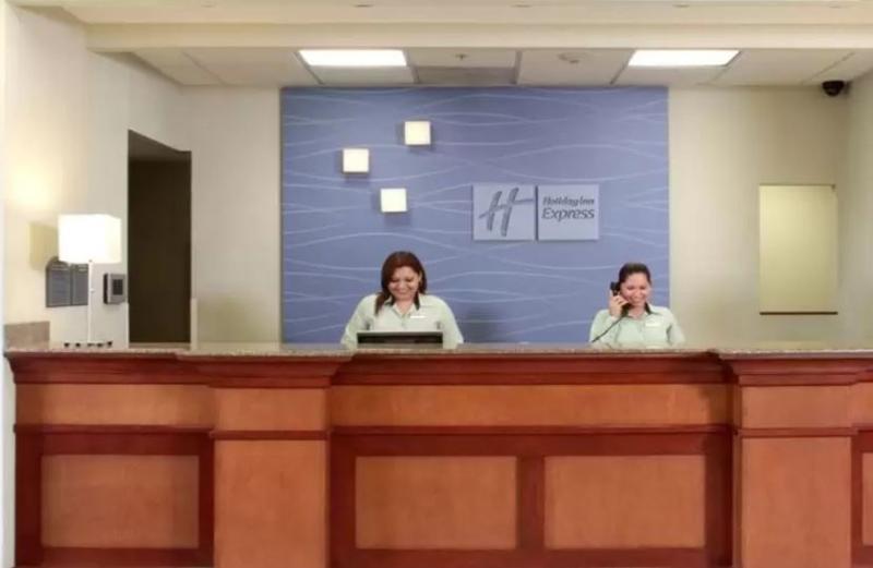 Express & Monterrey Aeropuerto By Ihg Hotel