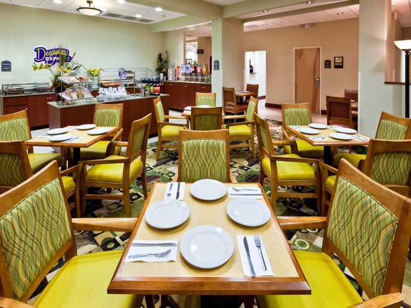 Hotel Express & Monterrey Aeropuerto By Ihg
