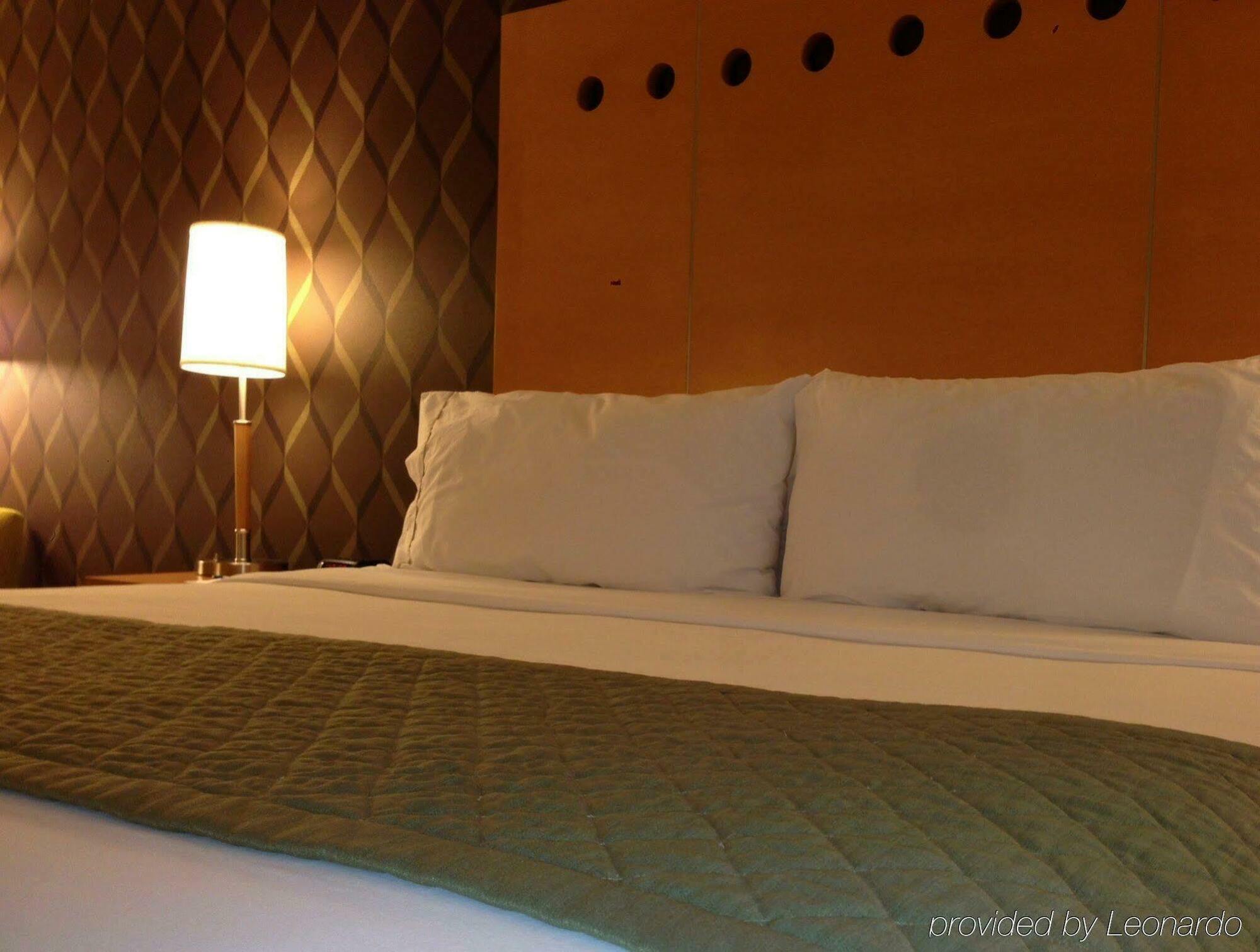 Express & Monterrey Aeropuerto By Ihg
