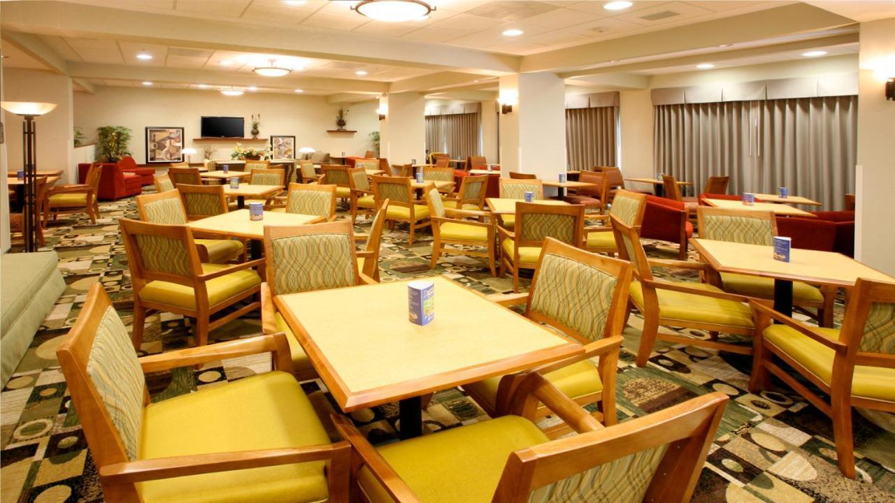 Hotel Express & Monterrey Aeropuerto By Ihg